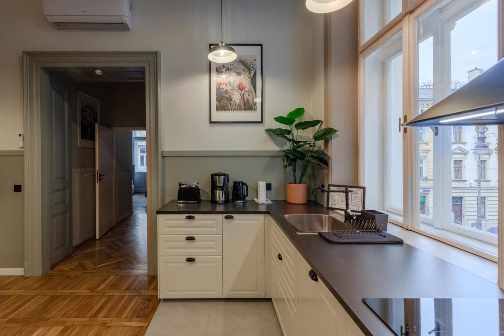 Modern Apartments Pilsudskiego Street Krakow Exterior photo